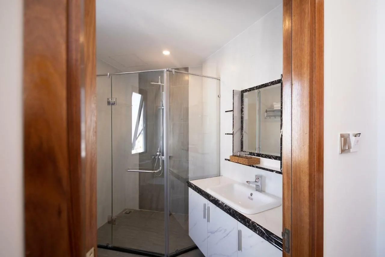 ***  Ten Dollars Hotel Nha Trang Vietnam